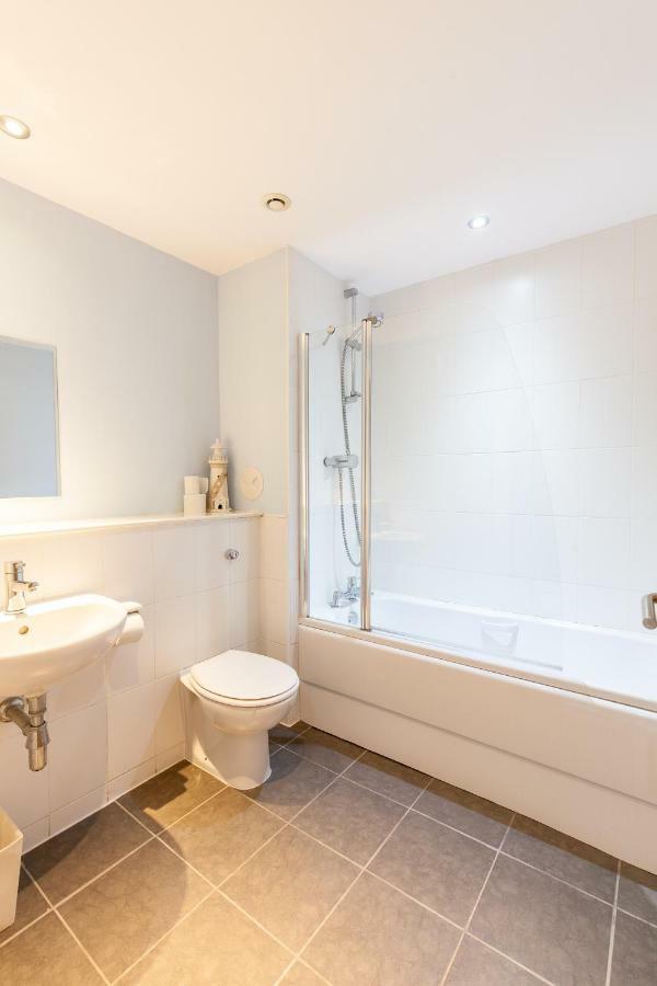 Modern Two Bedroom Appartement *